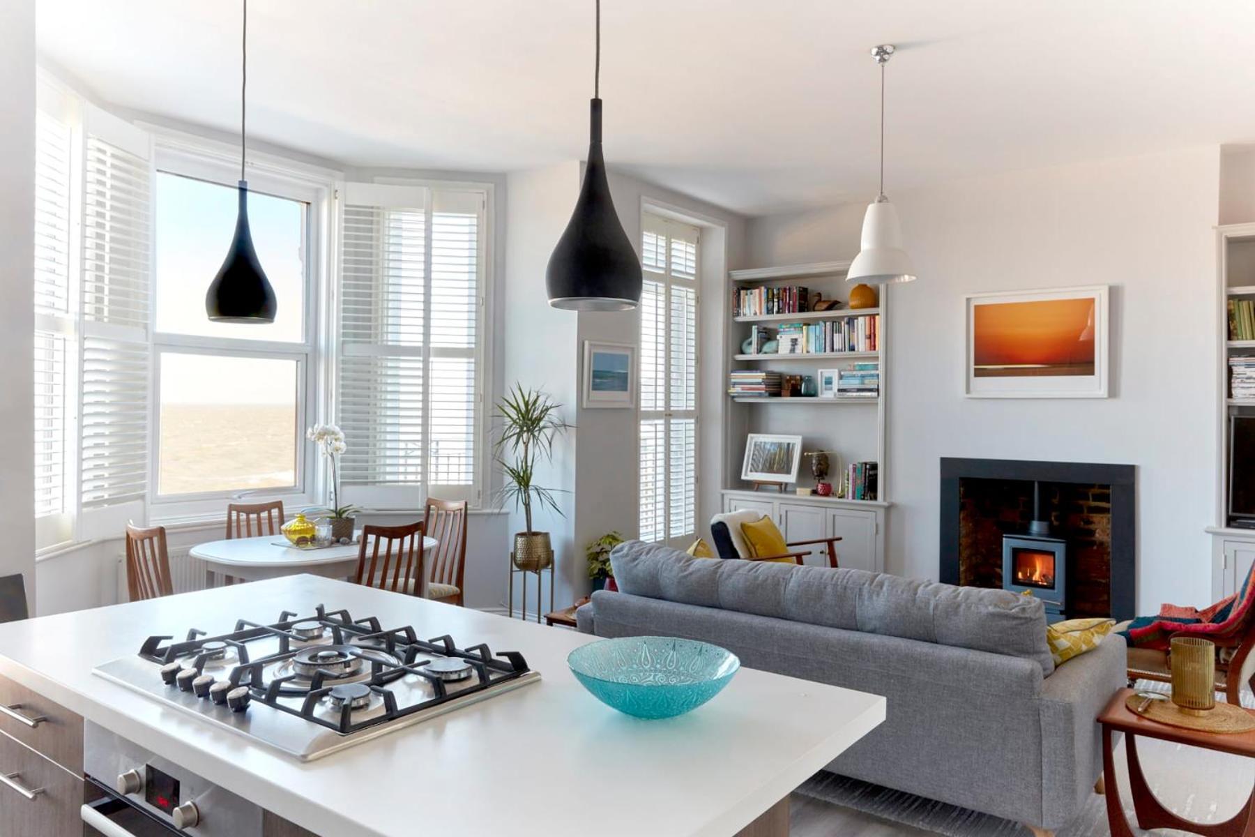 Spacious Beach Front Apartment With Stunning Sea Views دييْل المظهر الخارجي الصورة